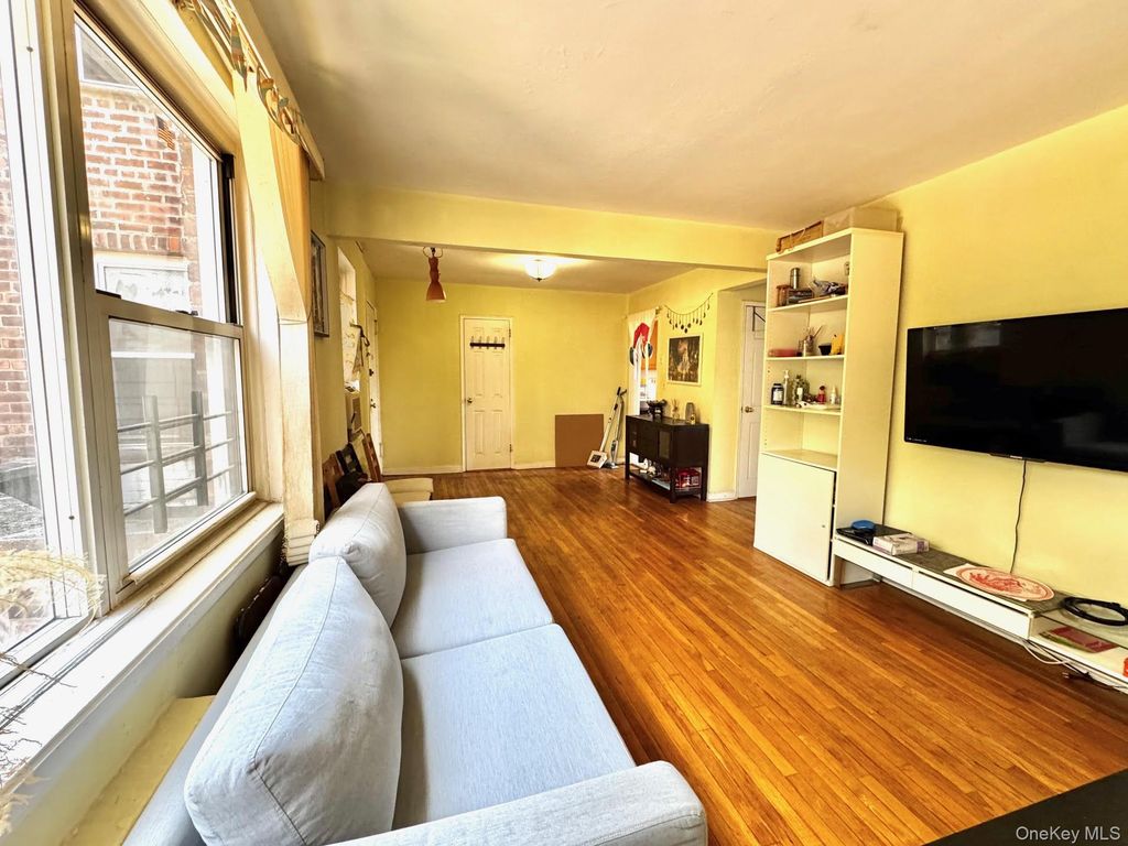 Photo of 138-29 Jewel Ave Ave #2D, Kew Garden Hills, NY 11367 (MLS # 994086)