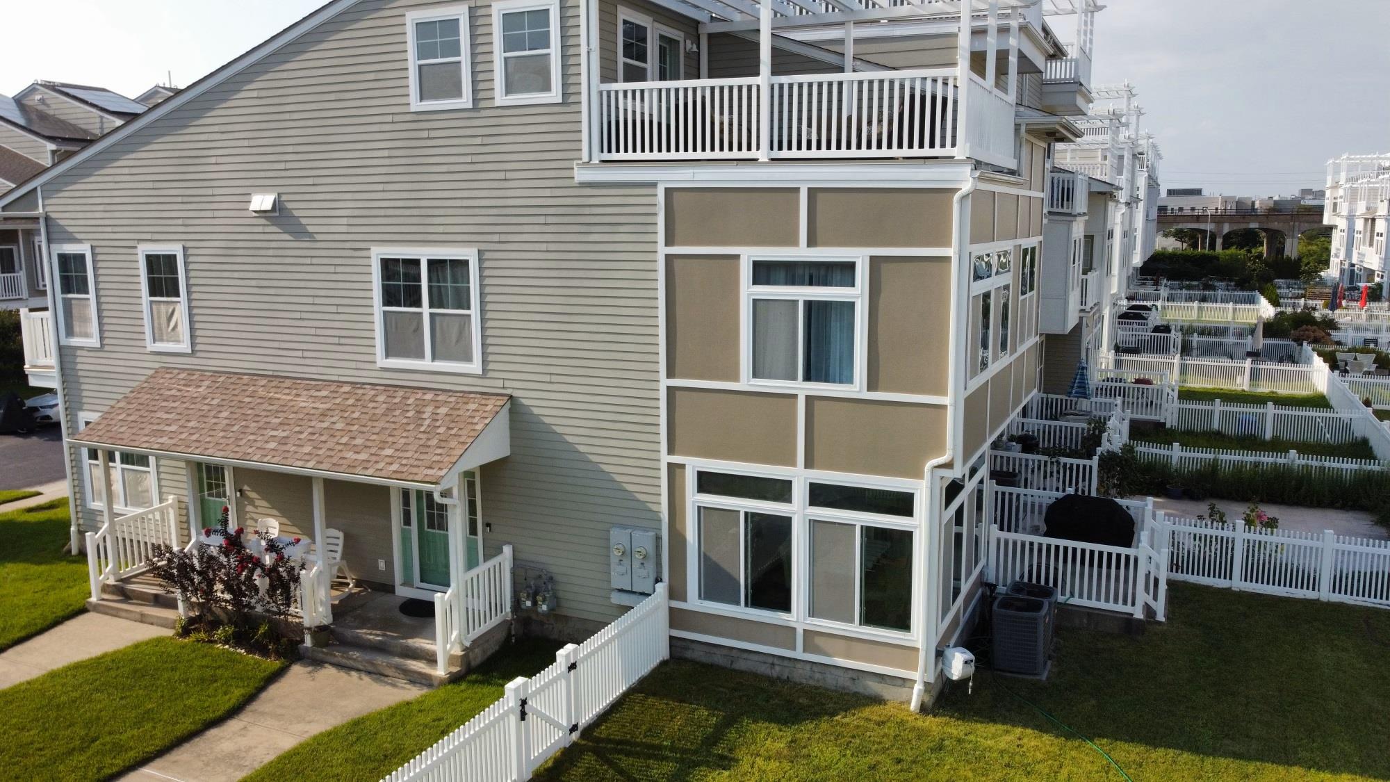 Sea Grass Lane Ln, Arverne, Queens, NY - 5 Bedrooms  
4 Bathrooms  
9 Rooms - 