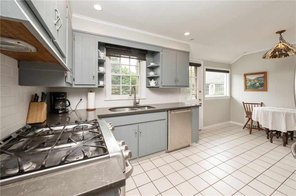 94 Overlook Avenue, Eastchester, New York image 10