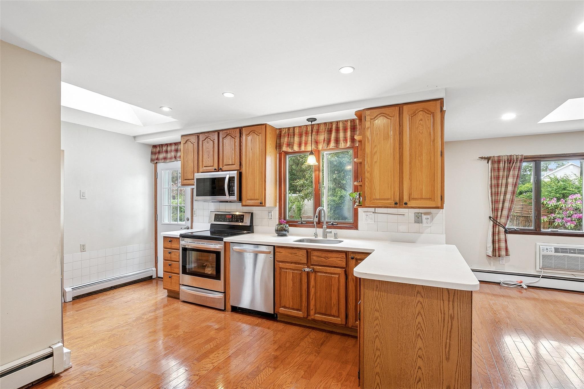 34 Arcadia Drive, Dix Hills, New York image 20
