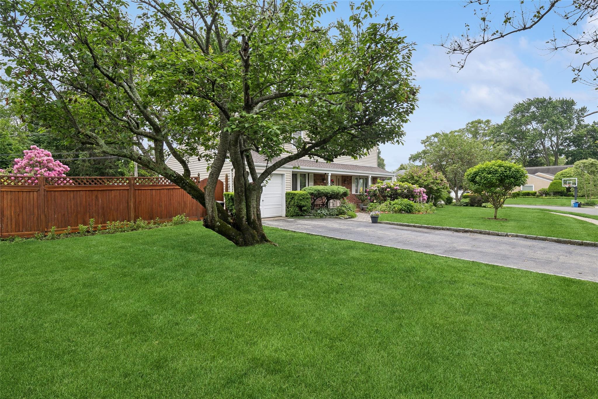 34 Arcadia Drive, Dix Hills, New York image 4