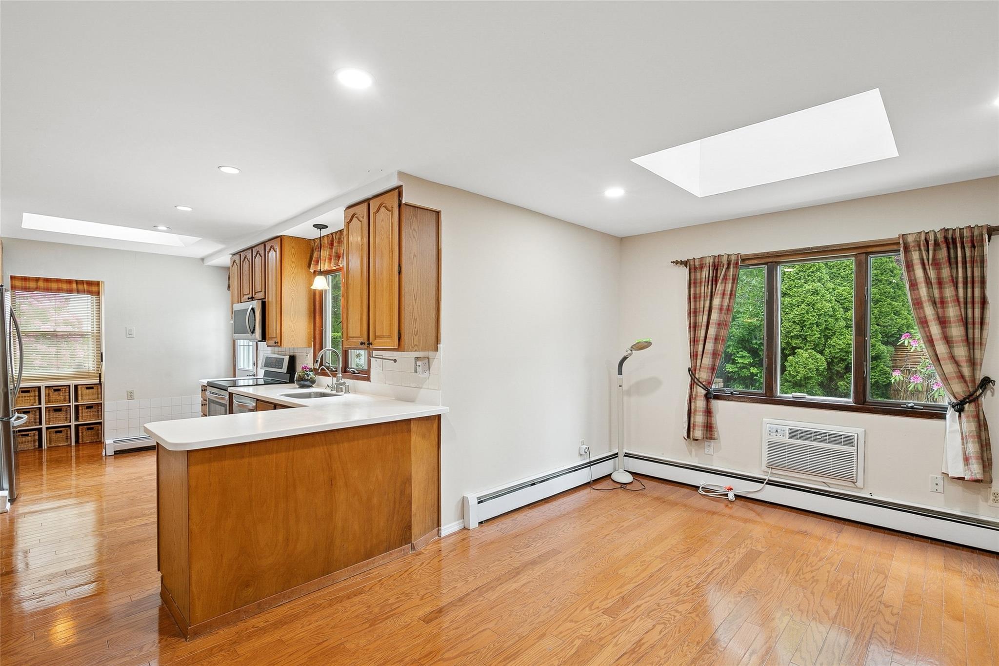 34 Arcadia Drive, Dix Hills, New York image 21