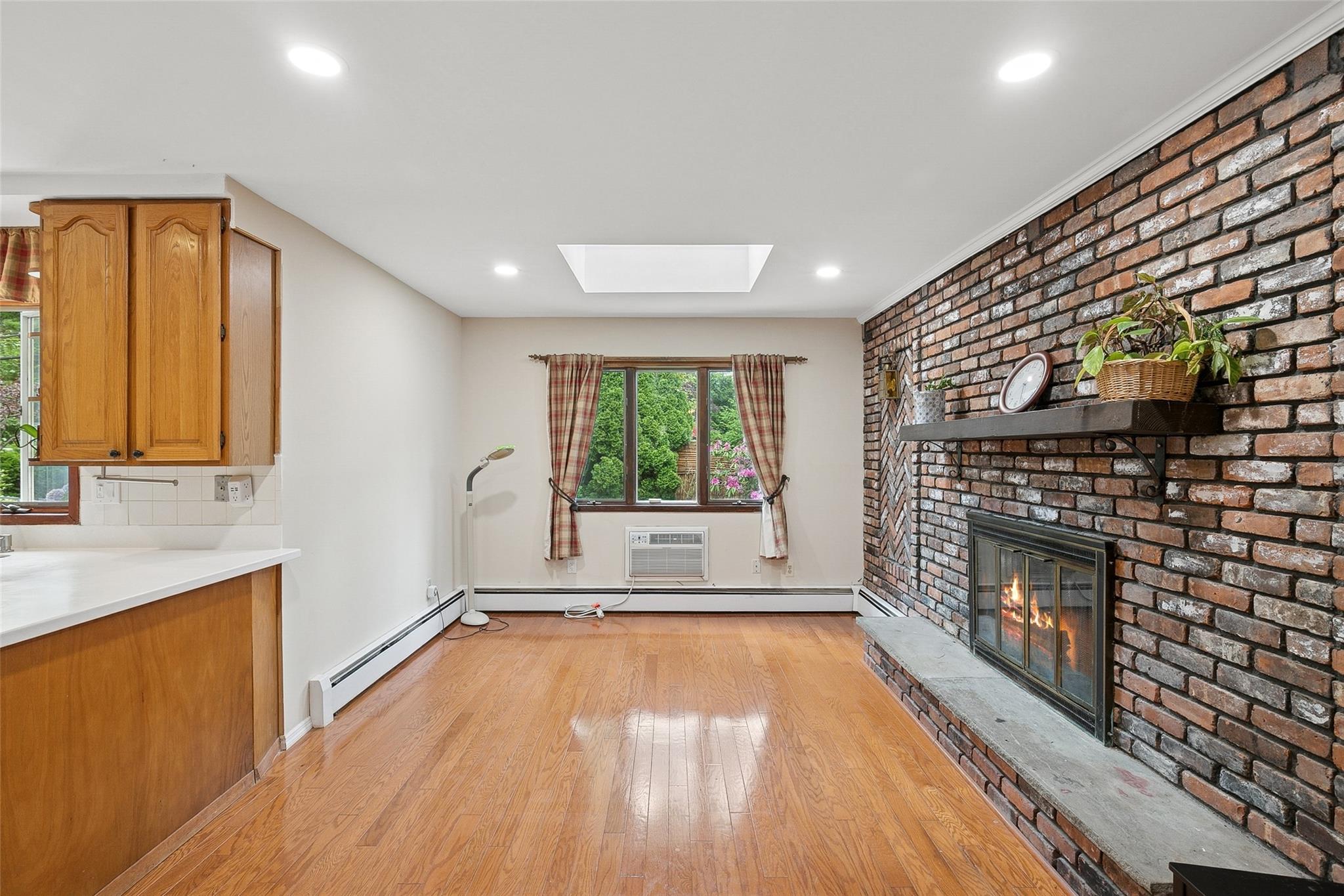 34 Arcadia Drive, Dix Hills, New York image 25