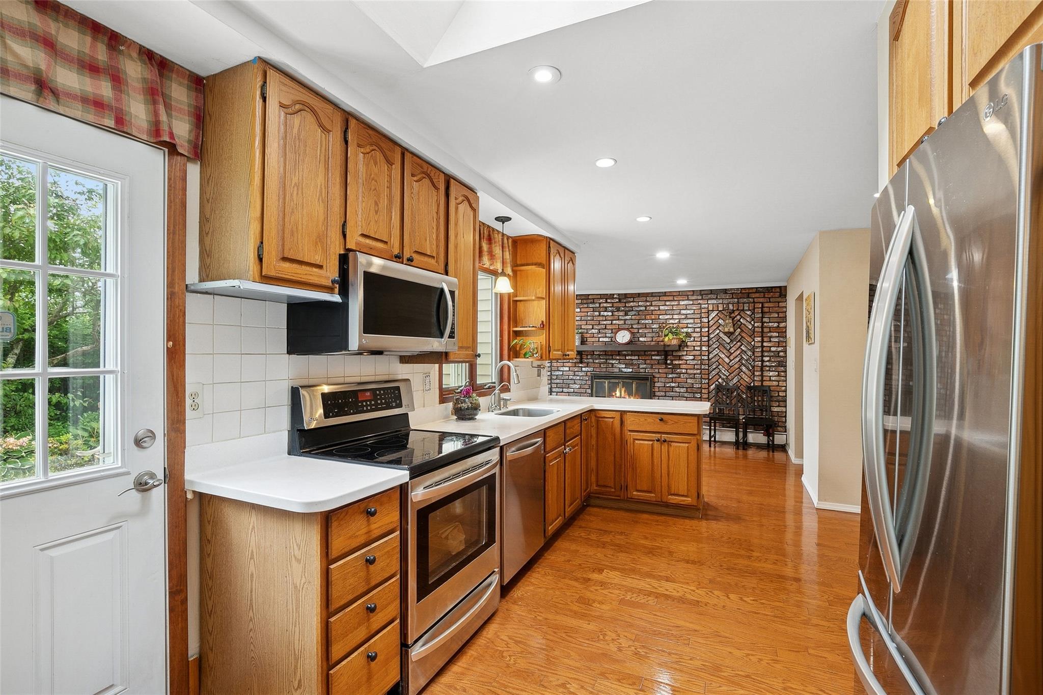 34 Arcadia Drive, Dix Hills, New York image 24