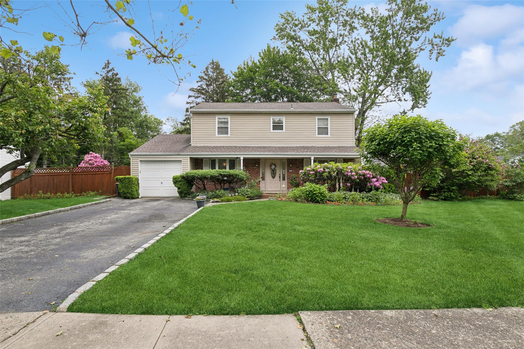 34 Arcadia Drive, Dix Hills, New York image 5