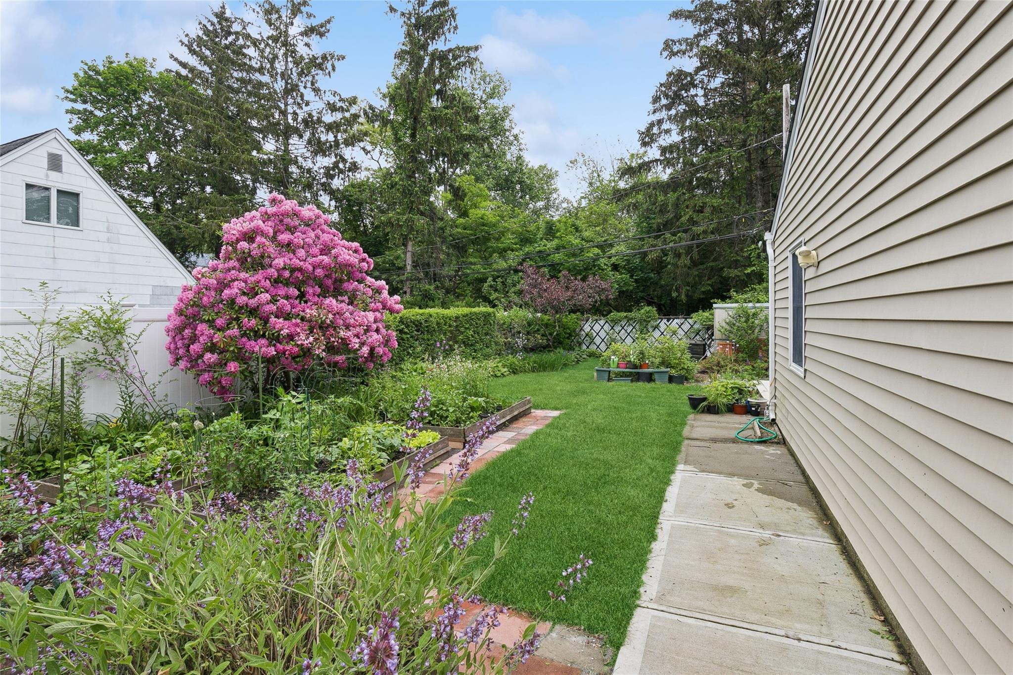 34 Arcadia Drive, Dix Hills, New York image 12