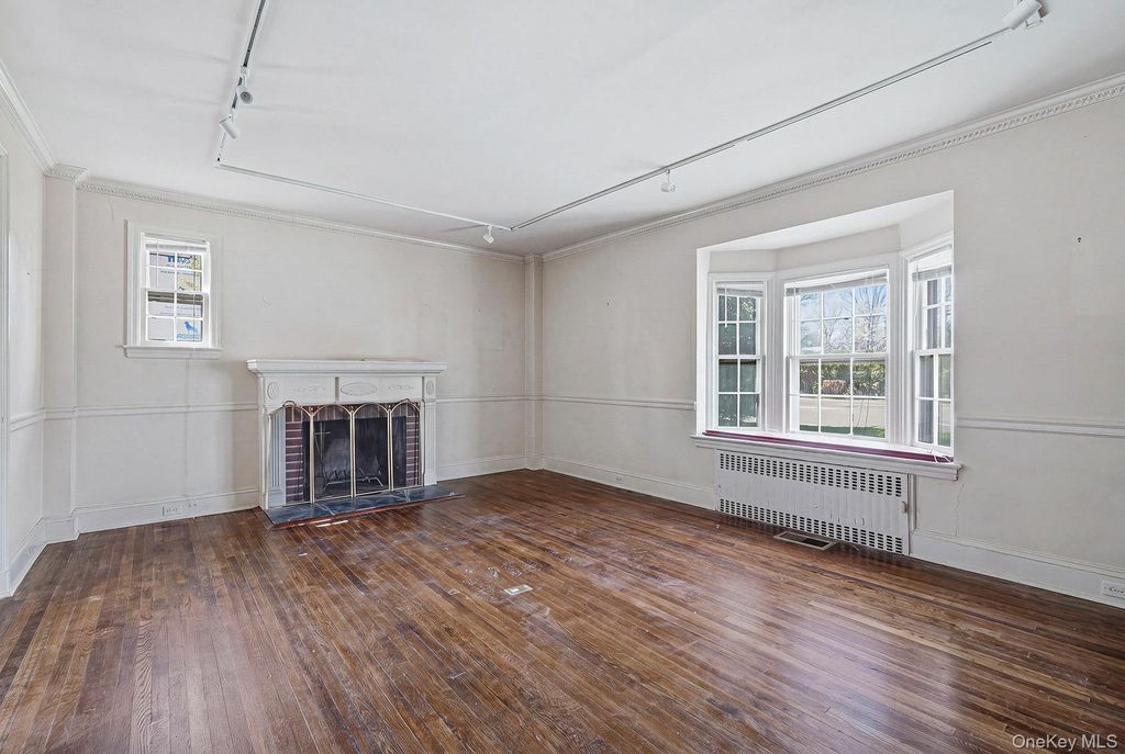 Photo of 91 Port Washington Boulevard, Roslyn, NY 11576 (MLS # 984893)