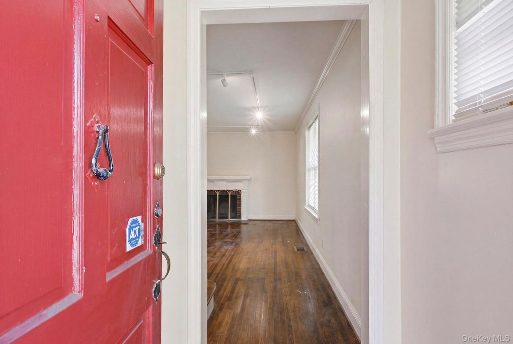 Photo of 91 Port Washington Boulevard, Roslyn, NY 11576 (MLS # 984893)