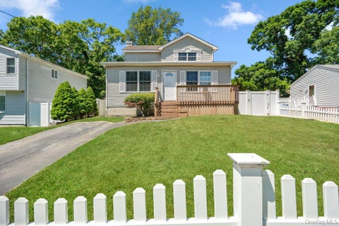 Homes For Sale - 16 Gores Drive<br/> Suffolk County, Mastic, NY 11950