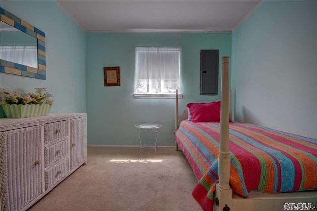 Atlantic Beach, New York 11509, United States, 5 Bedrooms Bedrooms, ,3 BathroomsBathrooms,Residential,Active,252588