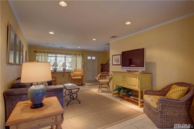 Atlantic Beach, New York 11509, United States, 5 Bedrooms Bedrooms, ,3 BathroomsBathrooms,Residential,Active,252588