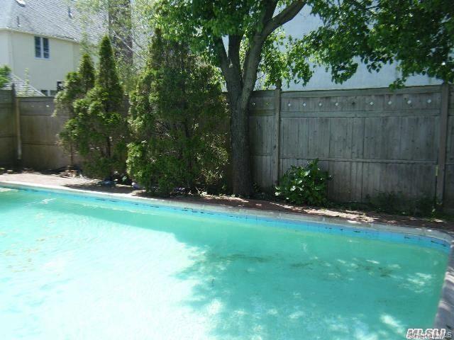 Atlantic Beach, New York 11509, United States, 5 Bedrooms Bedrooms, ,3 BathroomsBathrooms,Residential,Active,252588