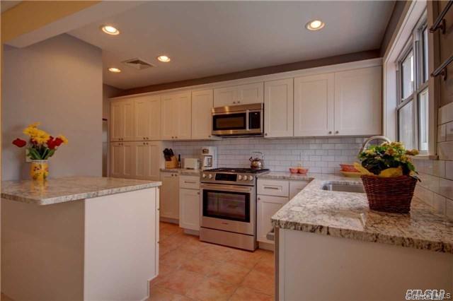 Atlantic Beach, New York 11509, United States, 5 Bedrooms Bedrooms, ,3 BathroomsBathrooms,Residential,Active,252588