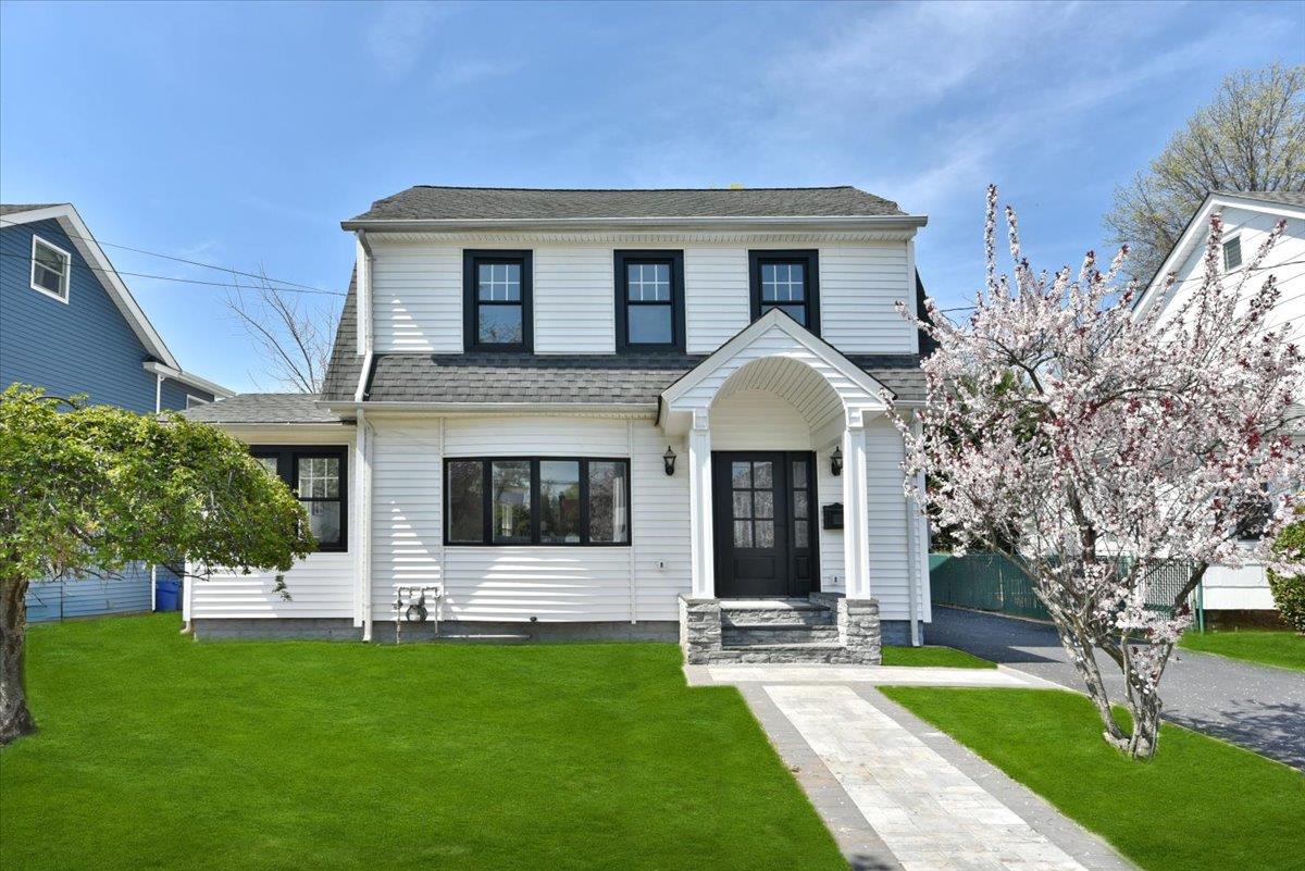 149 Simonson Road, Mineola, New York image 1