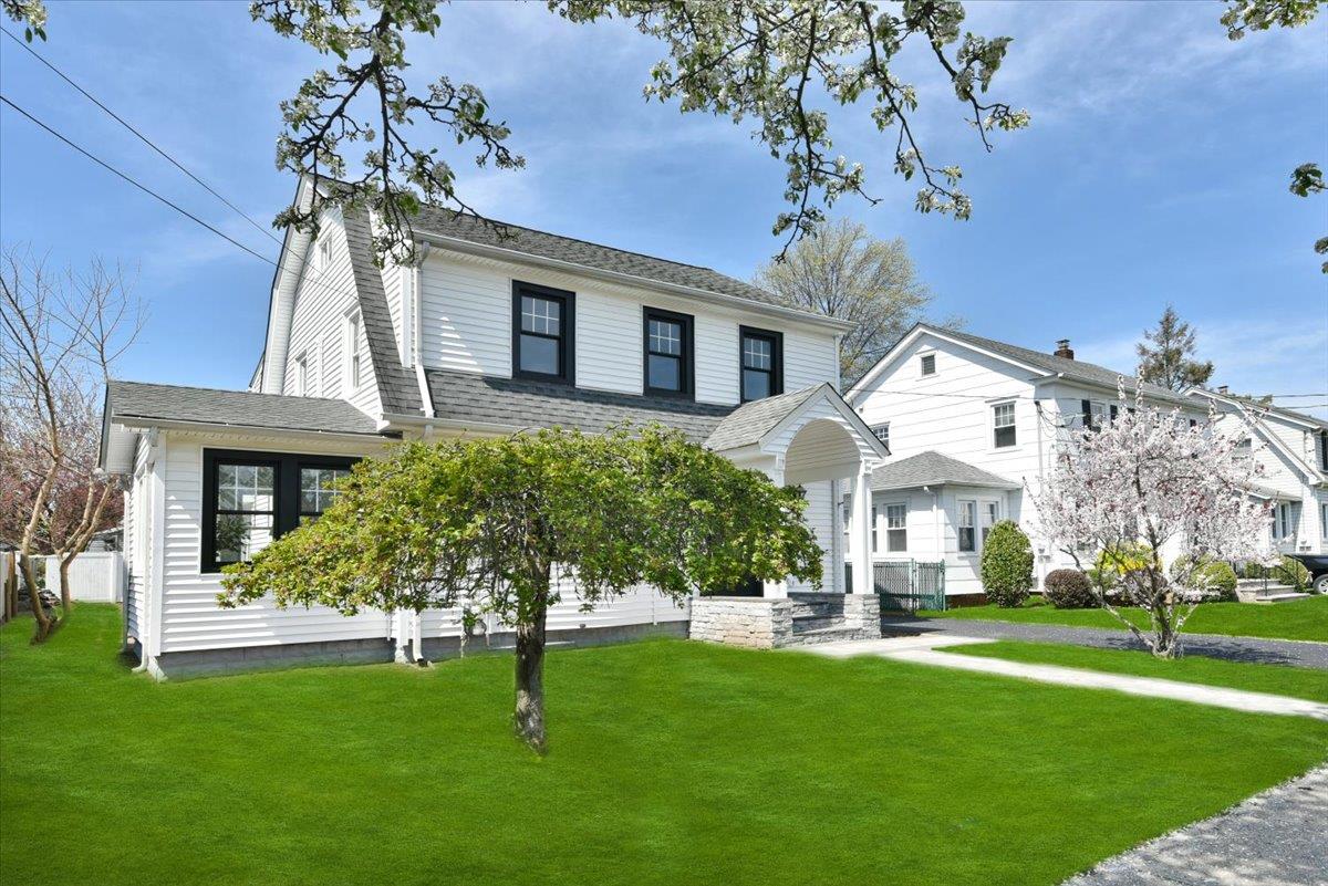 149 Simonson Road, Mineola, New York image 2