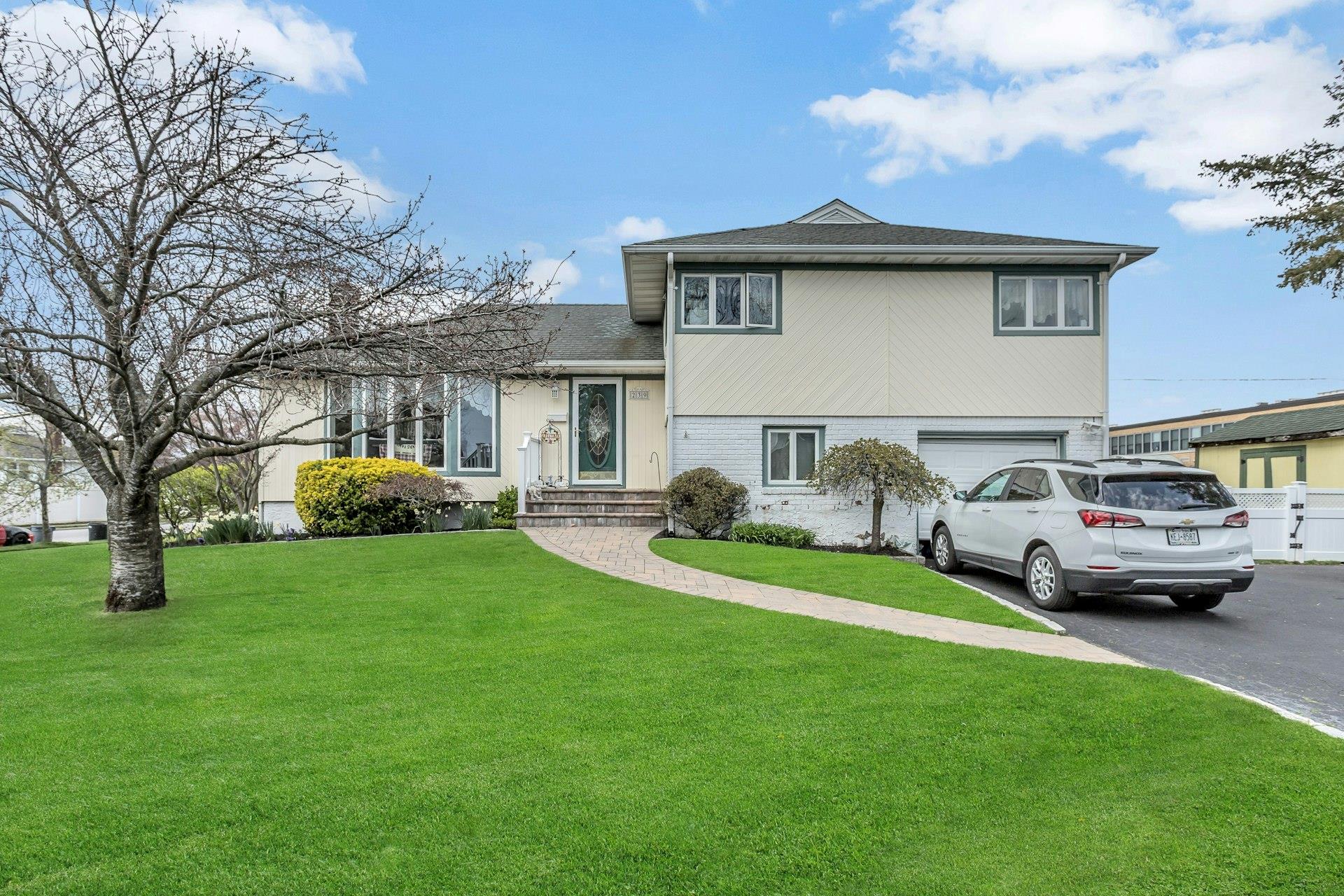 239 Wyngate Drive, Massapequa, New York image 1