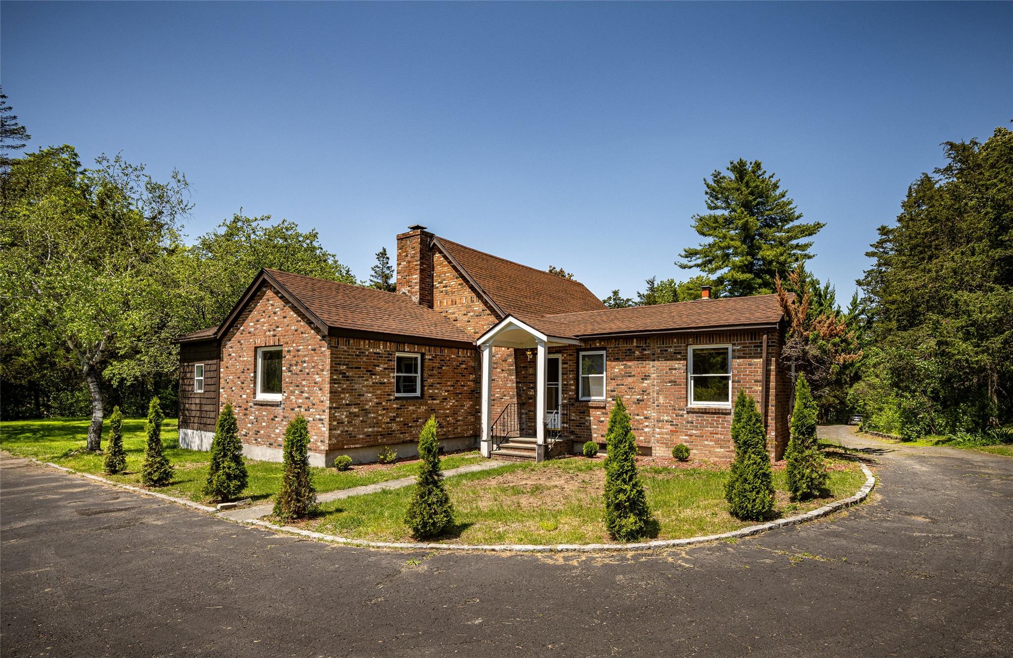 Round Top Road, Germantown, New York - 3 Bedrooms  
2 Bathrooms  
7 Rooms - 