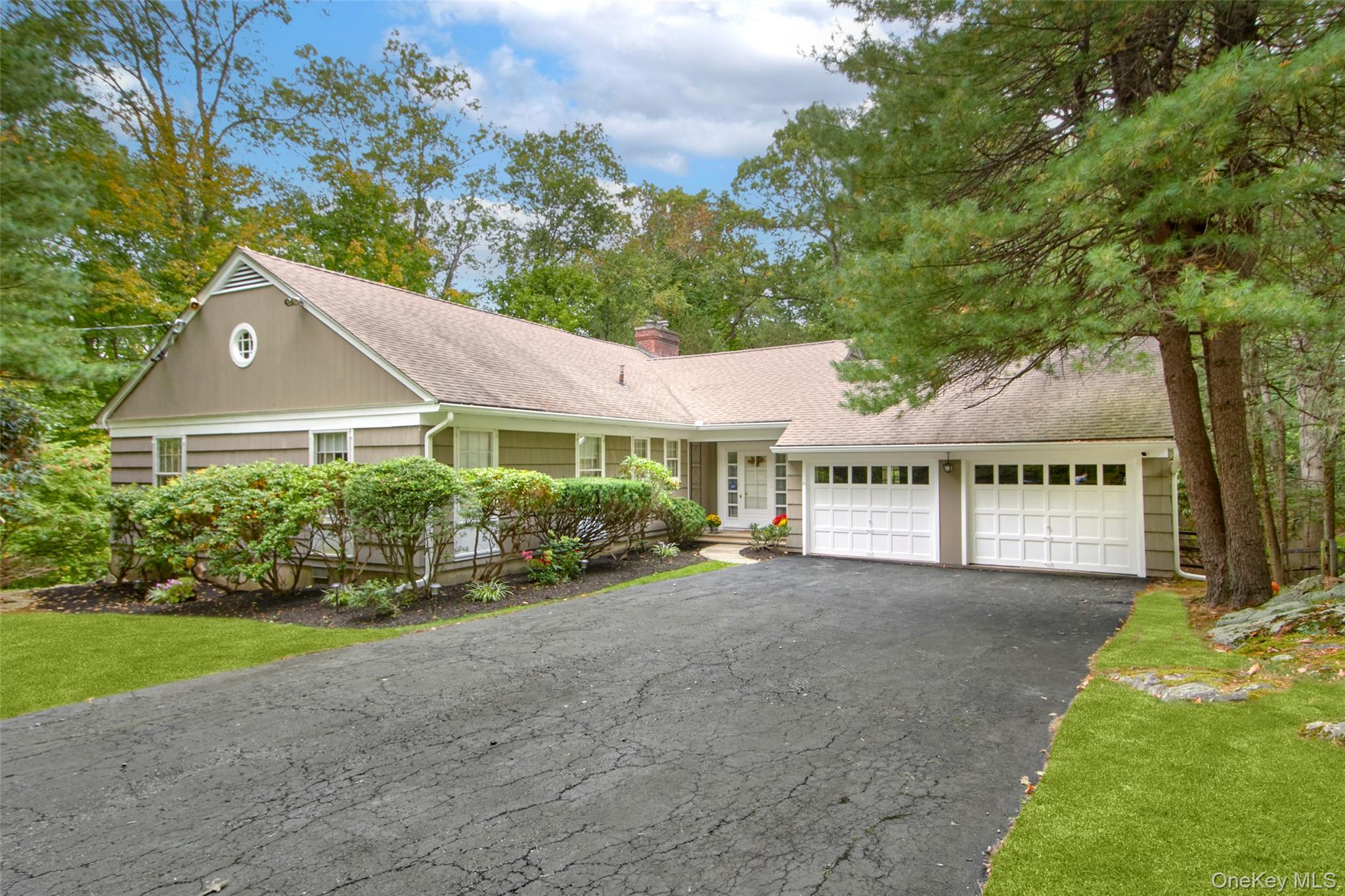 Chappaqua, New York 10514, United States, 3 Bedrooms Bedrooms, ,2 BathroomsBathrooms,Residential,Active,227403