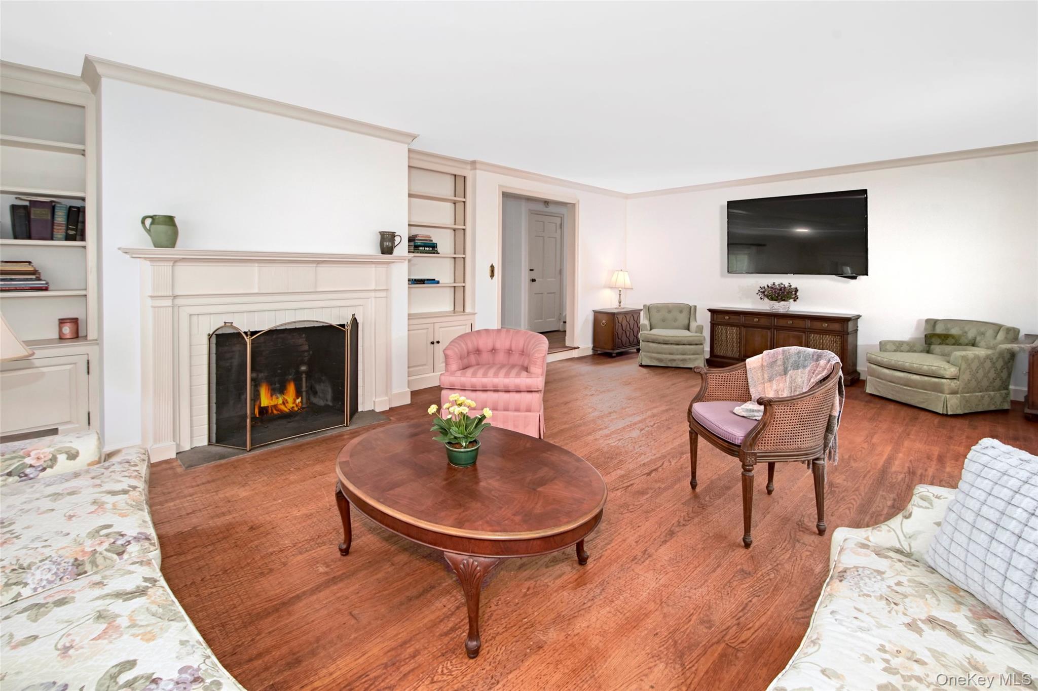 Chappaqua, New York 10514, United States, 3 Bedrooms Bedrooms, ,2 BathroomsBathrooms,Residential,Active,227403