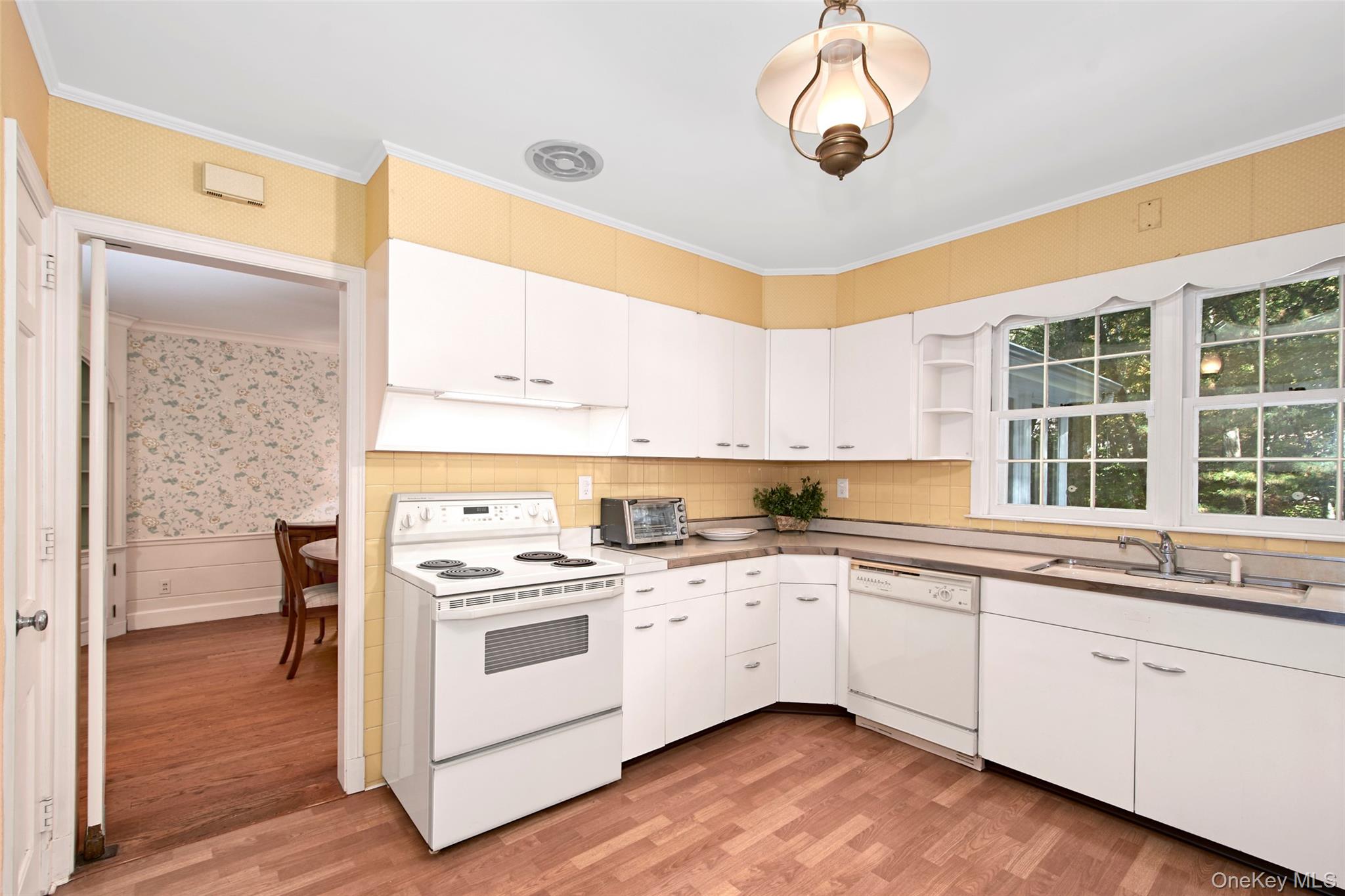 Chappaqua, New York 10514, United States, 3 Bedrooms Bedrooms, ,2 BathroomsBathrooms,Residential,Active,227403