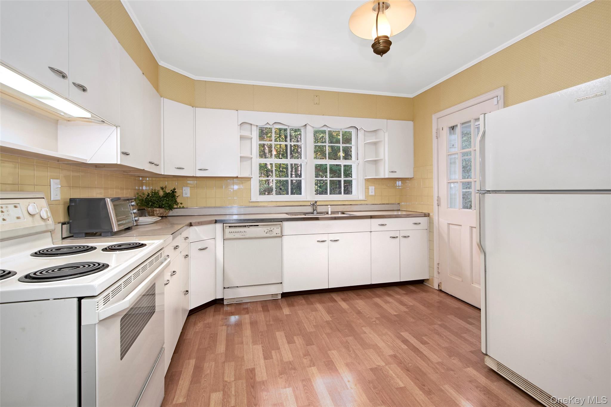 Chappaqua, New York 10514, United States, 3 Bedrooms Bedrooms, ,2 BathroomsBathrooms,Residential,Active,227403