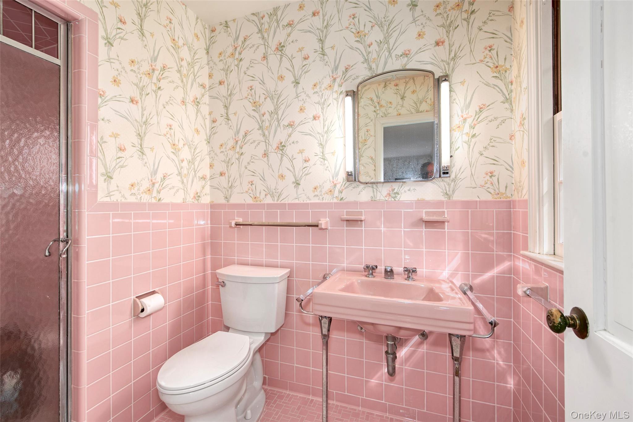 Chappaqua, New York 10514, United States, 3 Bedrooms Bedrooms, ,2 BathroomsBathrooms,Residential,Active,227403