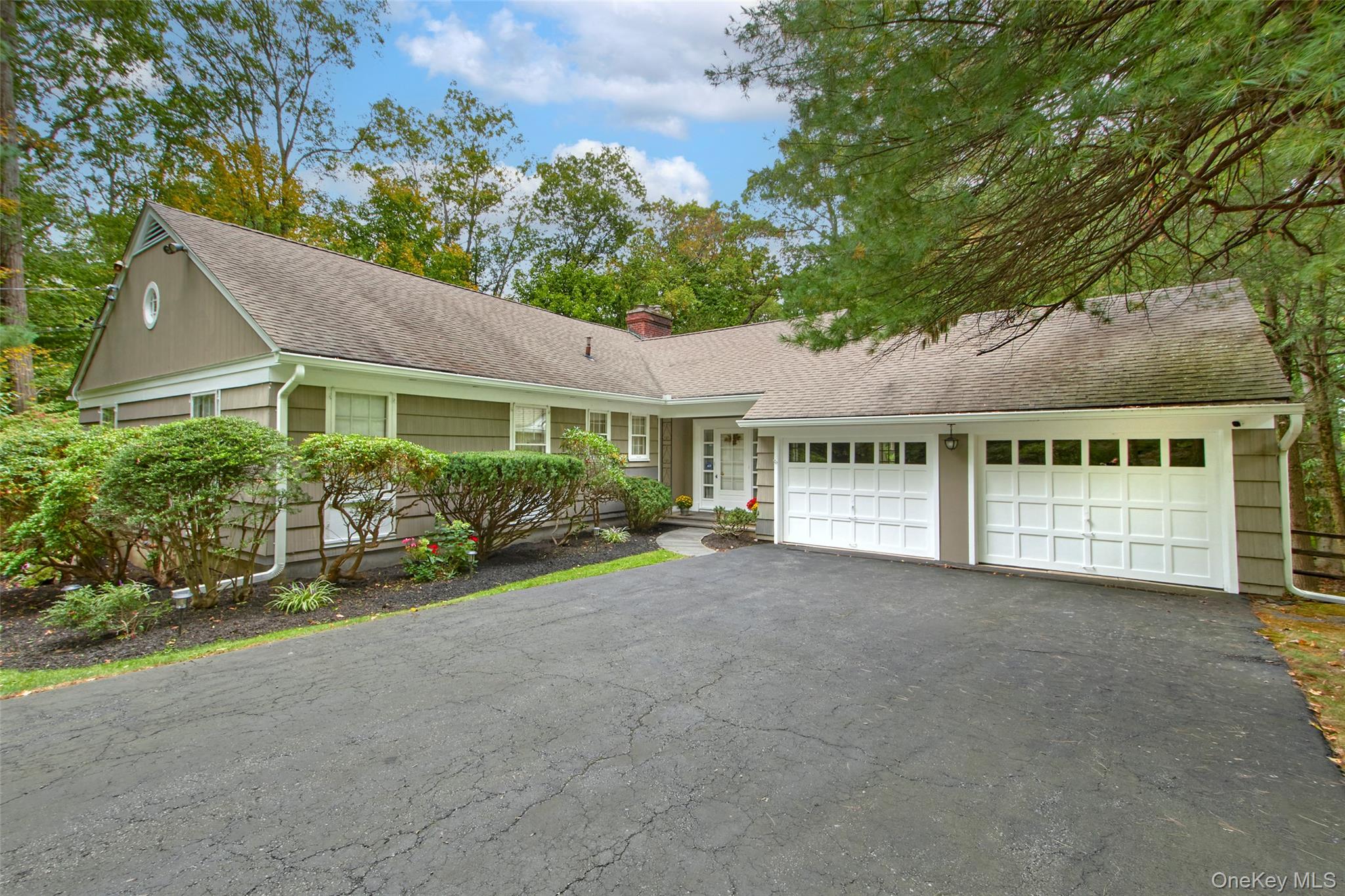 Chappaqua, New York 10514, United States, 3 Bedrooms Bedrooms, ,2 BathroomsBathrooms,Residential,Active,227403