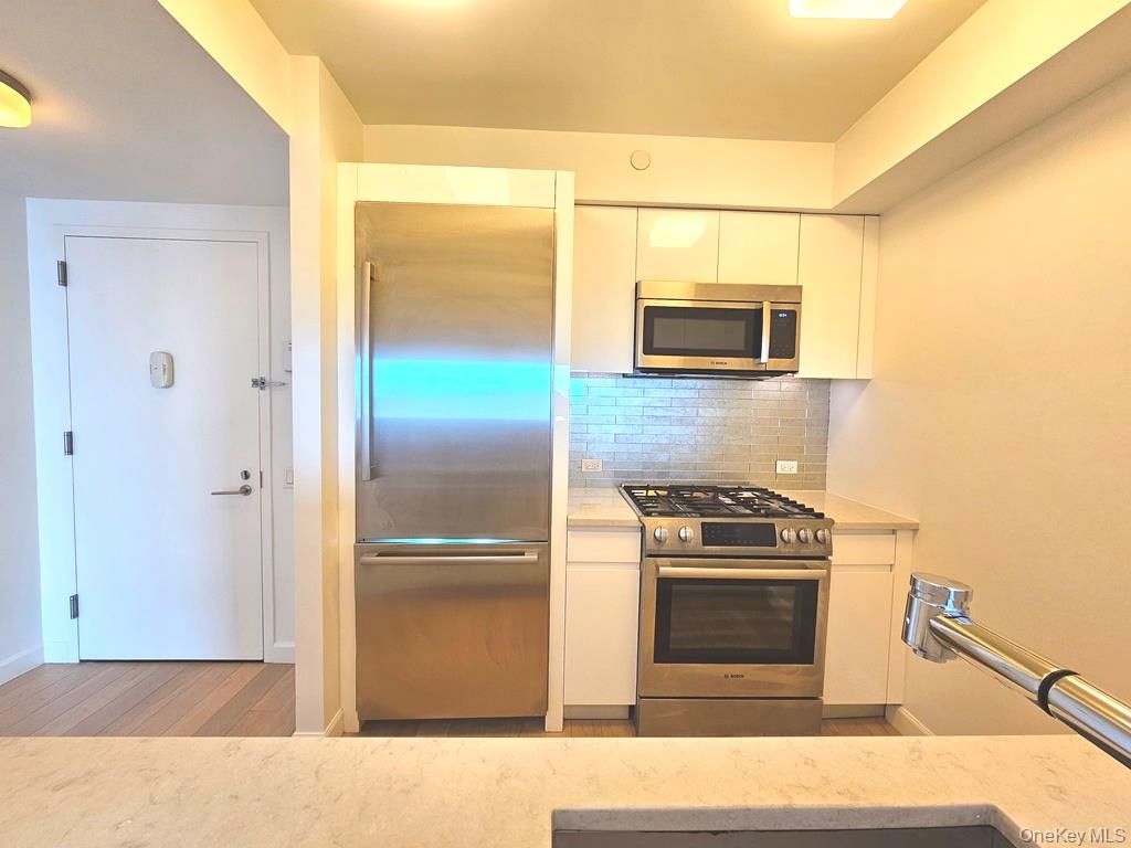 Photo of 138-35 39th Avenue #12L, Flushing, NY 11354 (MLS # 946814)