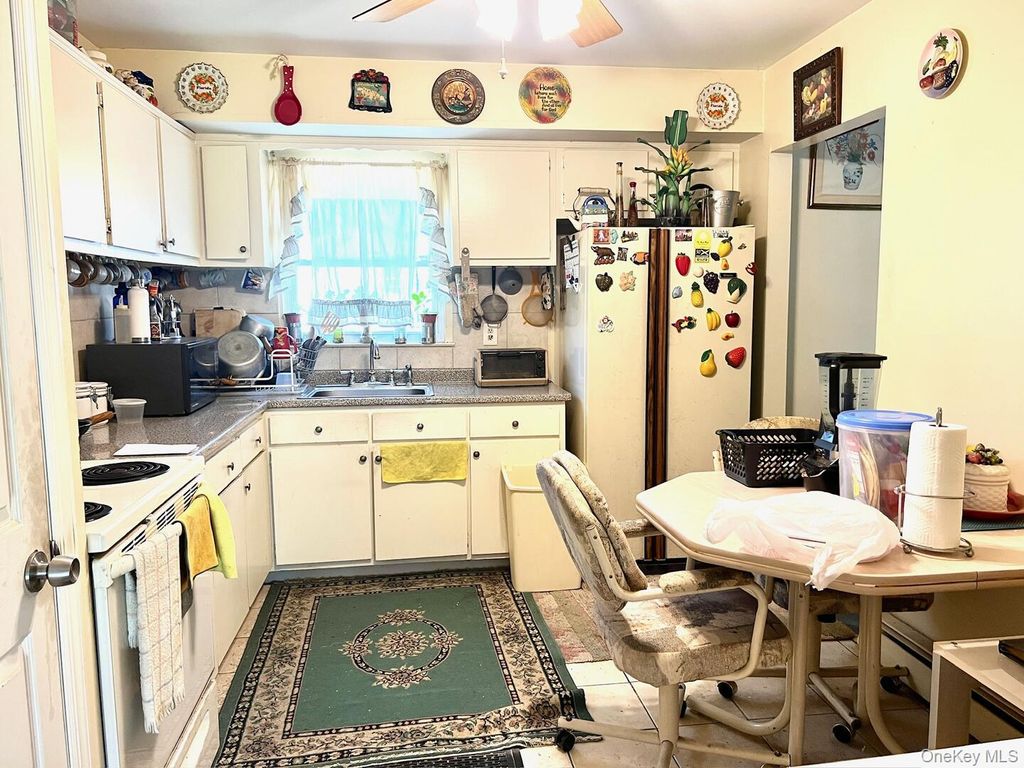 Photo of 551 Spur Drive N, Bay Shore, NY 11706 (MLS # 997113)