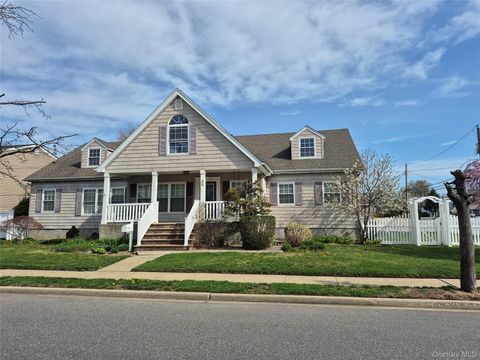 Photo of 9 E Henrietta Avenue, Oceanside, NY 11572 (MLS # 986650)