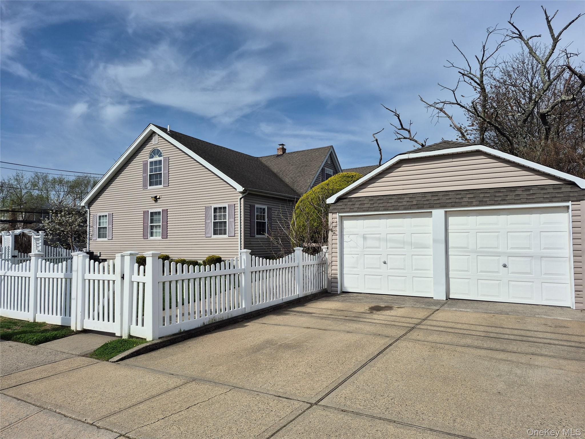 9 E Henrietta Avenue