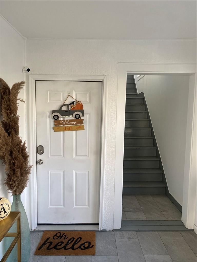 Rental Property at Hillside Avenue 3, Mount Vernon, New York - Bedrooms: 2 
Bathrooms: 1 
Rooms: 5  - $2,650 MO.