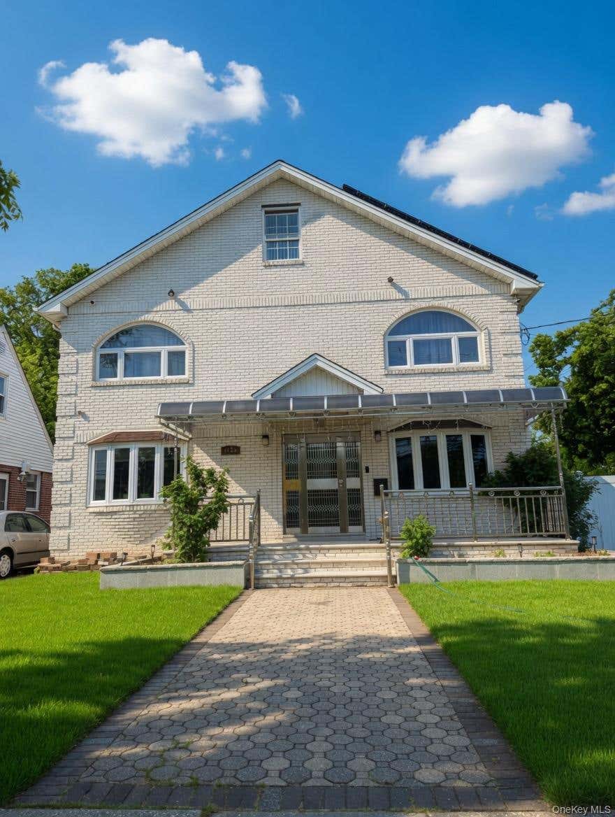 Photo of 76-53 271st Street, New Hyde Park, NY 11040 (MLS # 1014278)