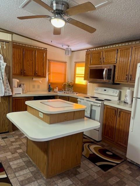 10 Dartmouth Court, Loch Sheldrake, New York image 2