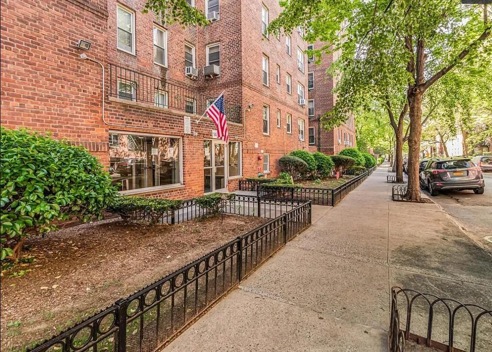Thieriot Avenue 4J, Bronx, New York - 1 Bedrooms  
1 Bathrooms  
3 Rooms - 