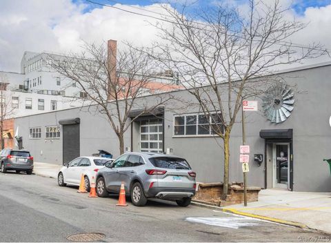 300 Kingsland Avenue Brooklyn NY 11222