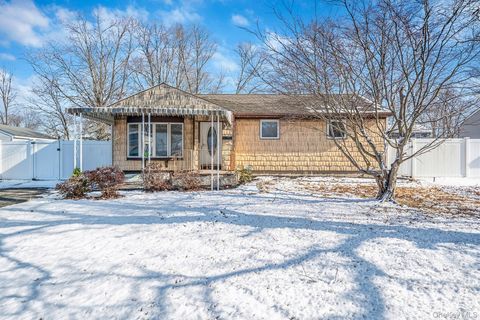 2711 Connecticut Avenue Medford NY 11763