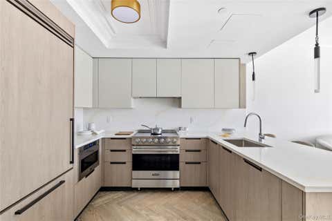 Condo For Sale - 78-29 Austin Street #PH2O<br/> Forest Hills, NY 11375