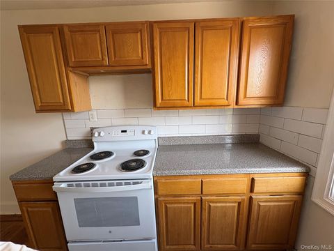 Photo of 30 Locust Hill Avenue #7E, Yonkers, NY 10701 (MLS # 989478)