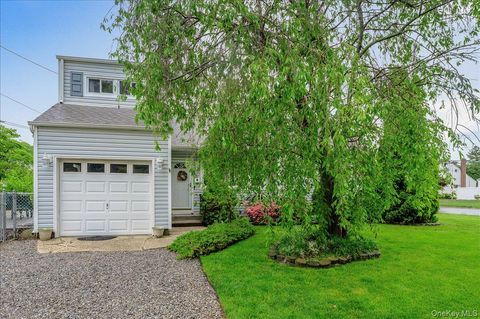 Homes For Sale - 18 Kelly Place<br/> Deer Park, NY 11729