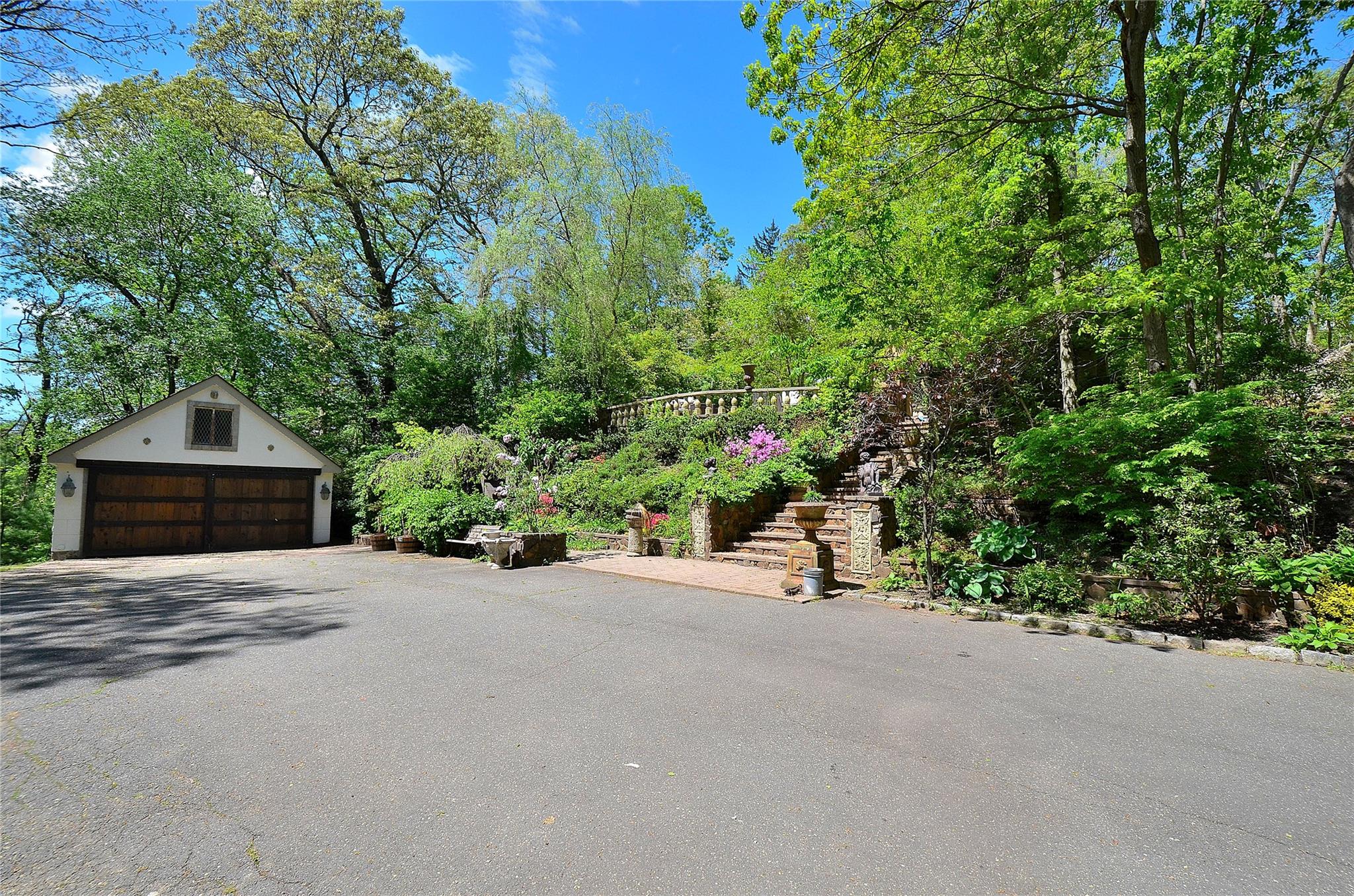 85 Dix Hills Road, Huntington, New York image 44