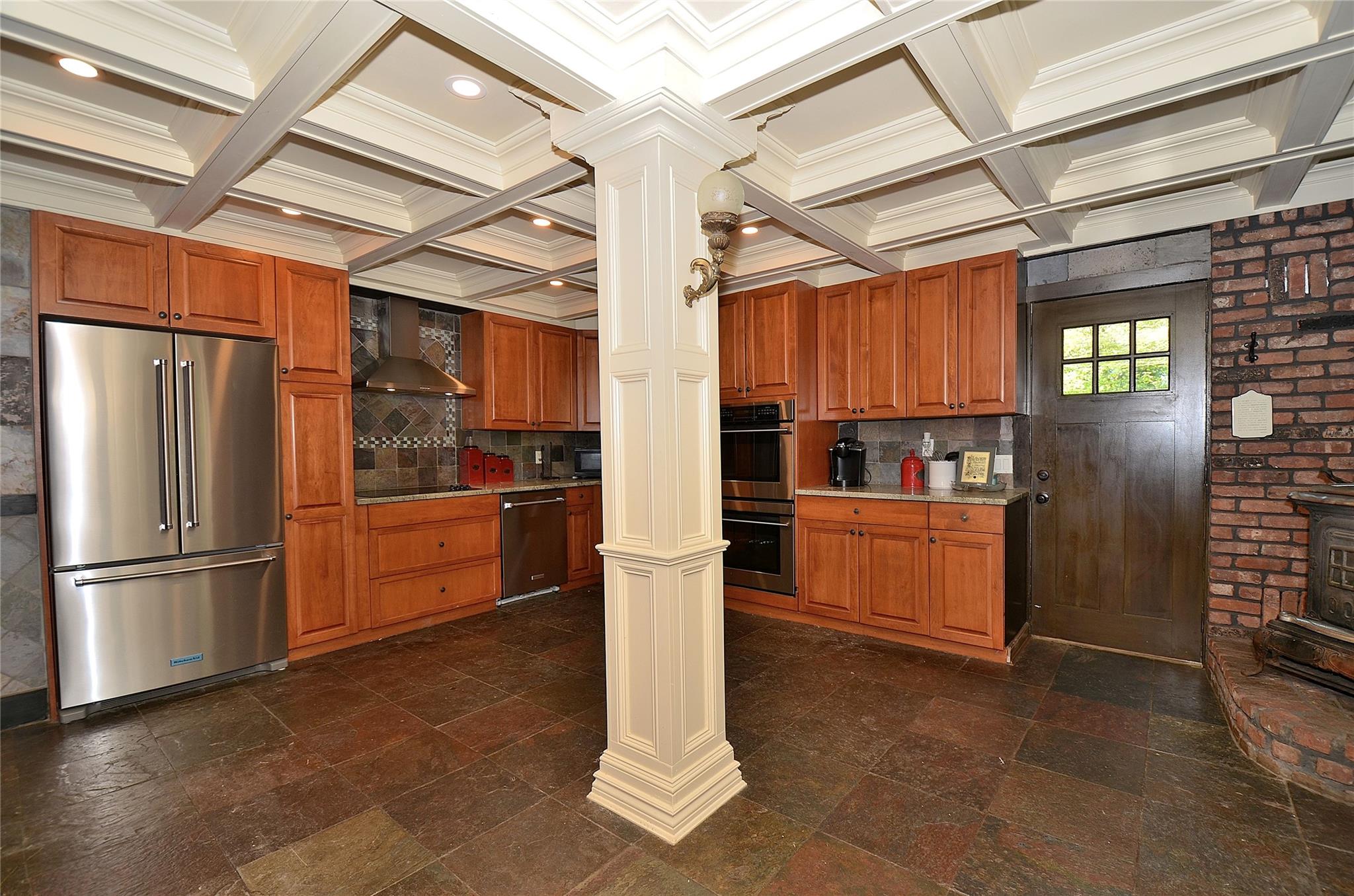 85 Dix Hills Road, Huntington, New York image 43