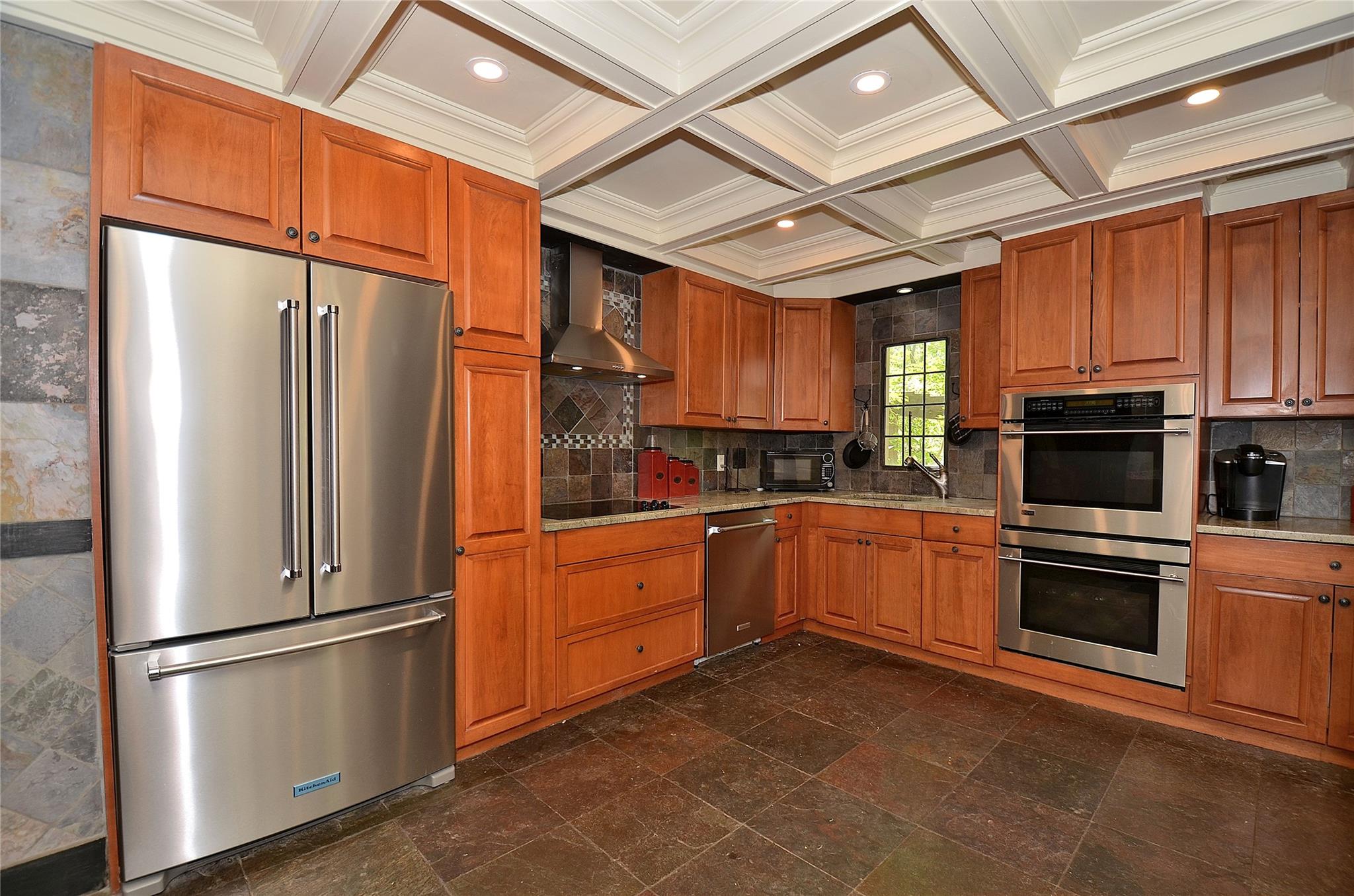 85 Dix Hills Road, Huntington, New York image 40