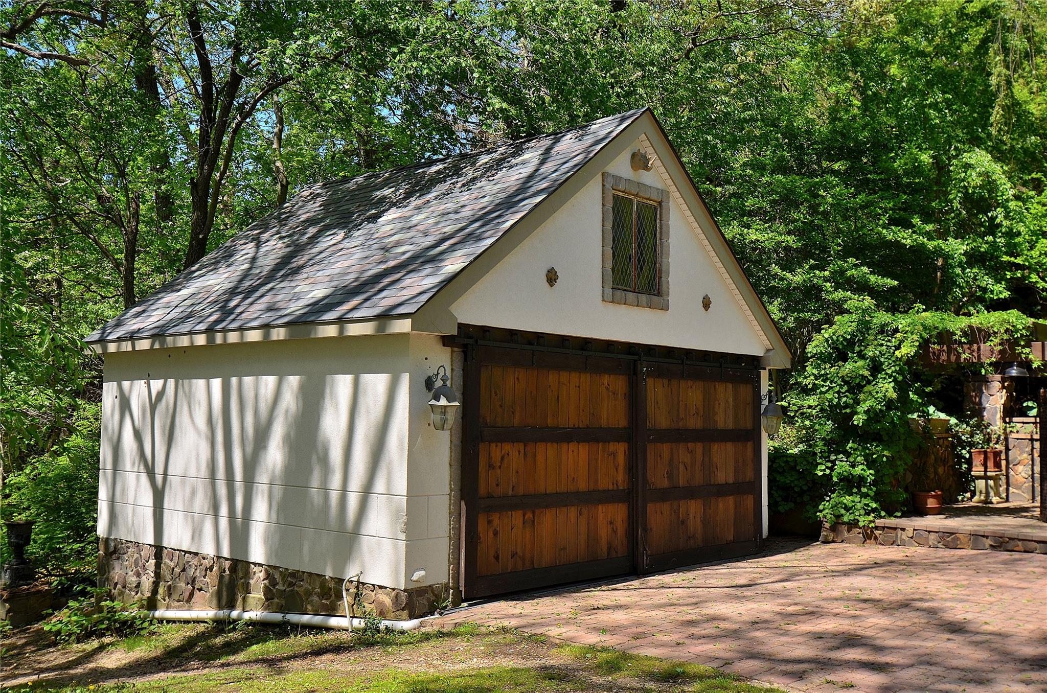 85 Dix Hills Road, Huntington, New York image 46