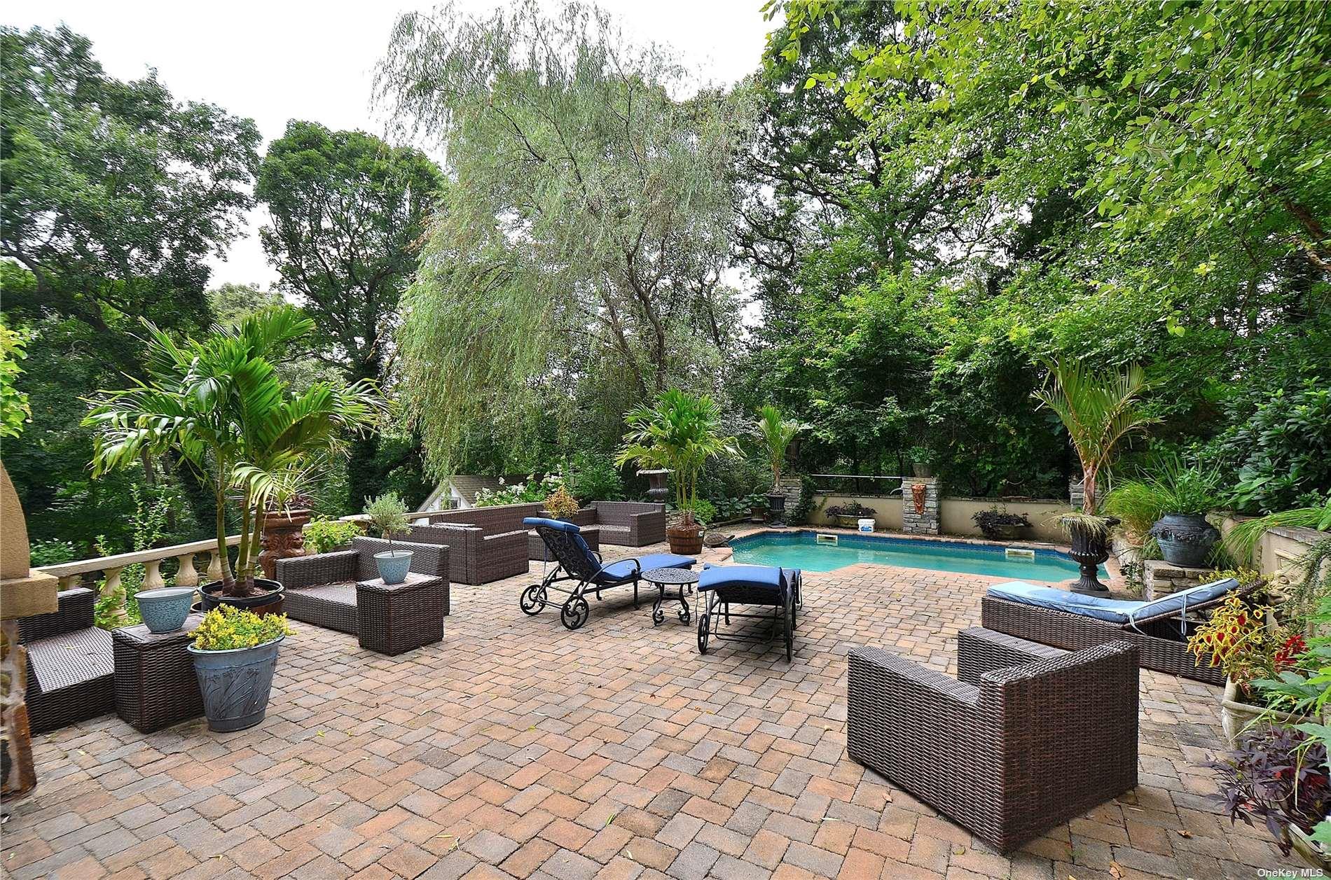 85 Dix Hills Road, Huntington, New York image 32