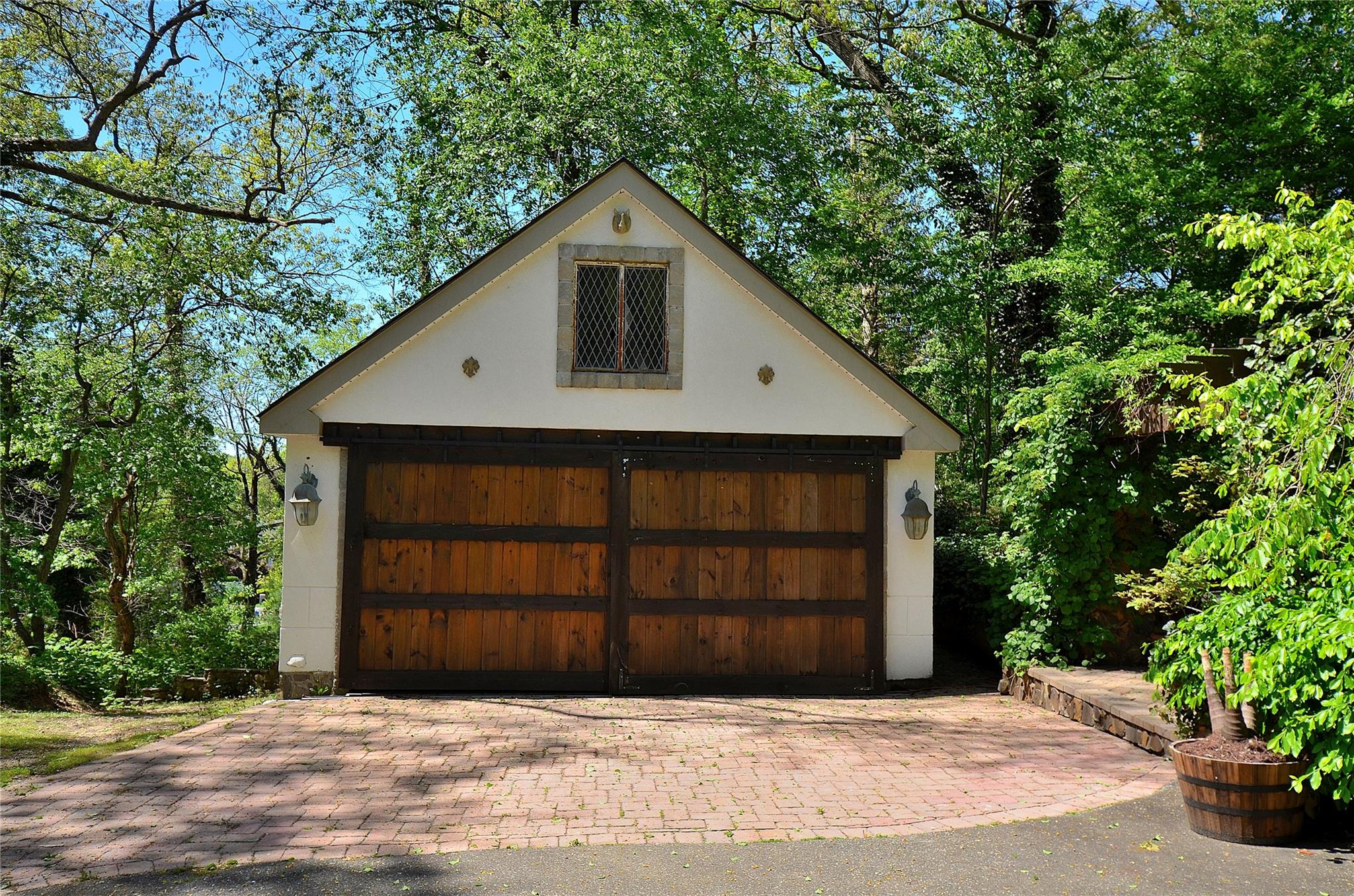 85 Dix Hills Road, Huntington, New York image 39