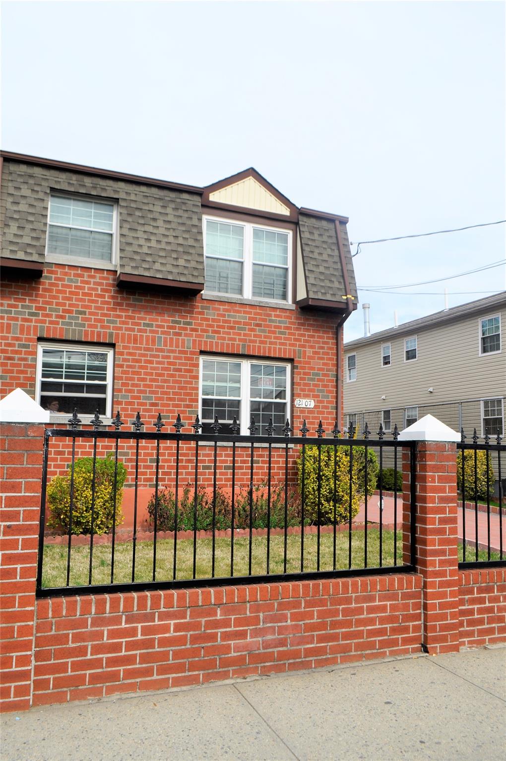 Rental Property at Guy R Brewer Boulevard 2, Jamaica, Queens, NY - Bedrooms: 3 
Bathrooms: 2 
Rooms: 7  - $3,200 MO.