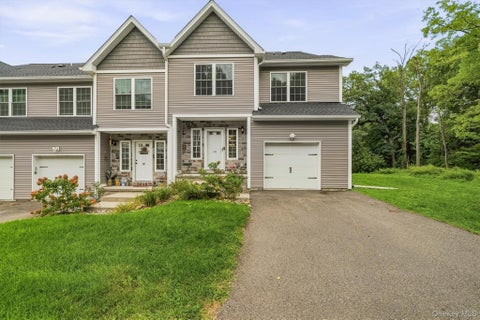 Condo For Sale - 809 Fairway Court<br/> New Windsor, NY 12553