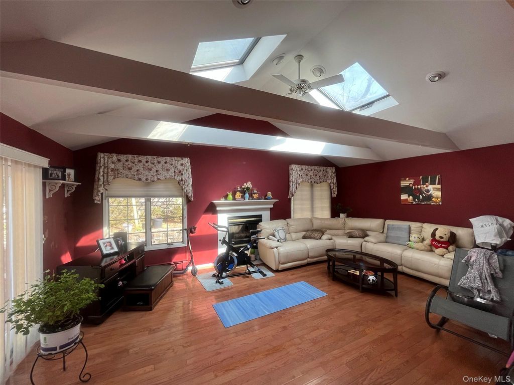 Photo of 64 Todd Court, Huntington Station, NY 11746 (MLS # 980074)