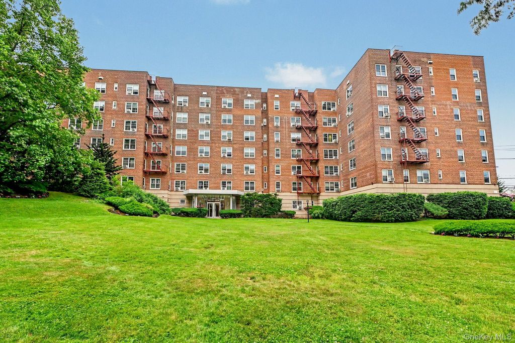 Photo of 1304 Midland Avenue #C48, Yonkers, NY 10704 (MLS # 1010817)
